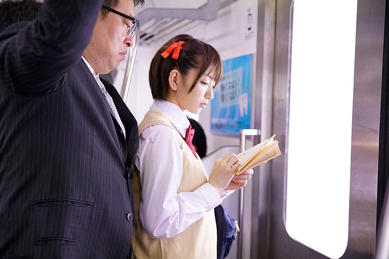 MUDR-013 Schoolgirl sa subway