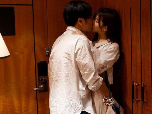 Pupunta sa isang hotel kasama ang napakarilag na babae na si Rin Natsuki Pupunta sa isang hotel kasama ang napakarilag na babae na si Rin Natsuki